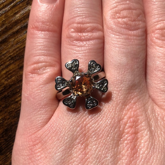 BOGO NWOT Daisy costume jewelry ring, size 8 - Picture 2 of 4